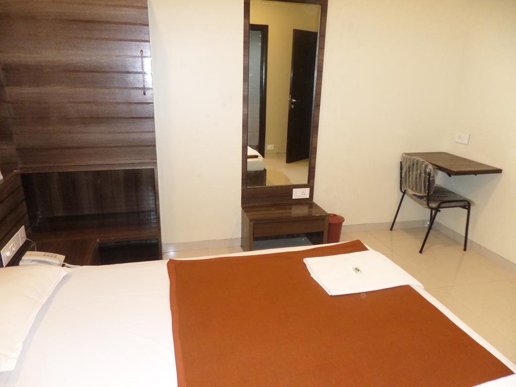 Sai Heera Residency Hotel Shirdi Cameră foto